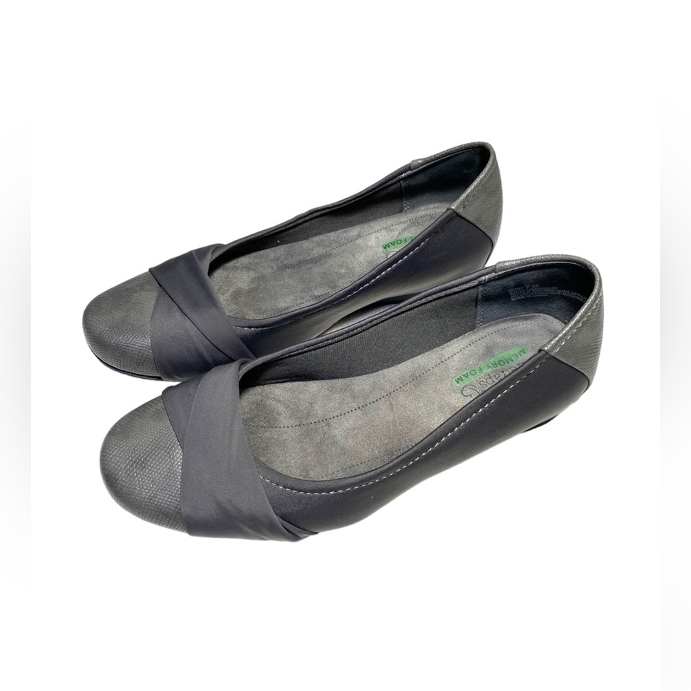 BareTraps Misty Women’s Grey Flat Shoes Slip on Size 7M Used